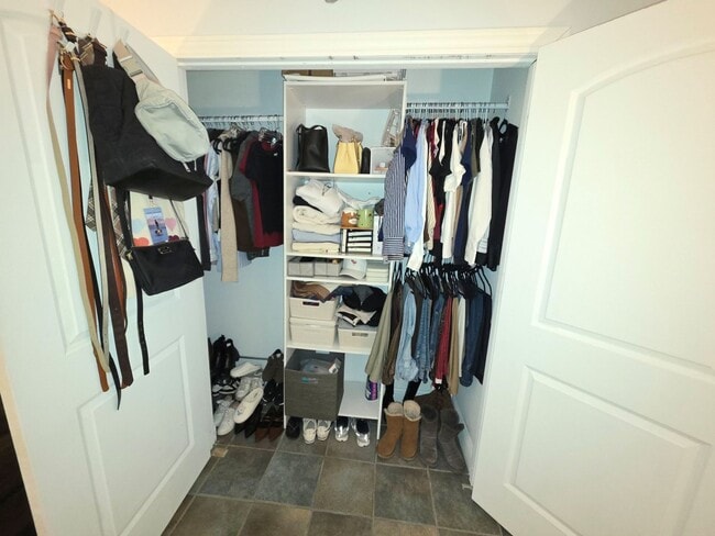 Building Photo - 345 N La Salle Dr