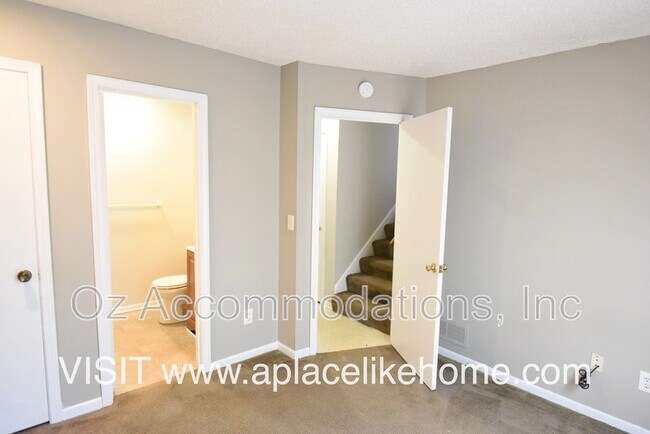 Building Photo - 1725 W Spruce St