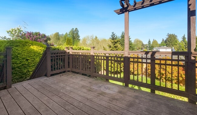 Building Photo - Cul-de-Sac Home Near Alderwood with Private Backyard