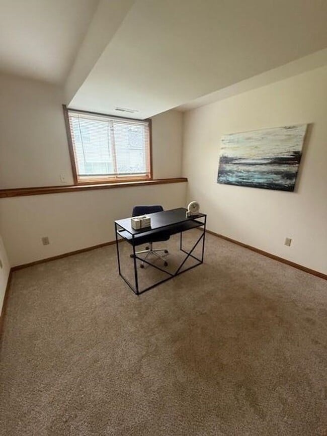 Building Photo - Rustic Dr