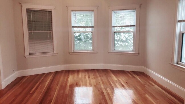 Building Photo - 38 Hood St