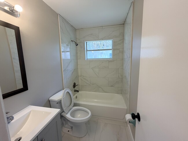 Building Photo - 6036 Westover Rd