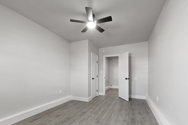 Building Photo - 1304 Pinewood Ct