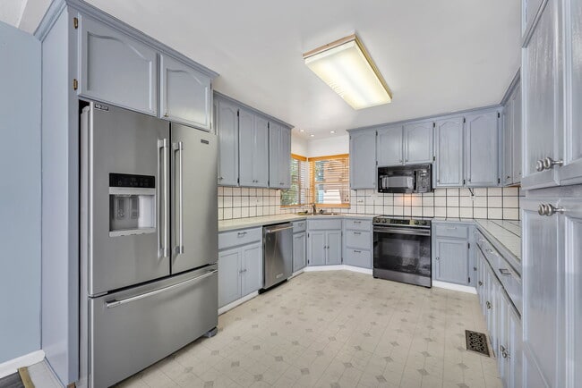 Building Photo - 2430 Telluride Dr