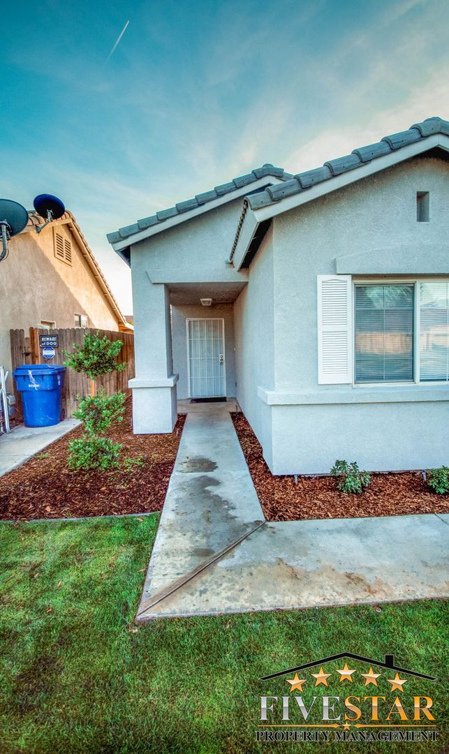 Building Photo - House for Rent in SouthWest Bakersfield