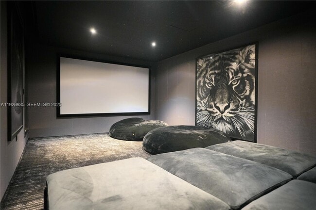 Building Photo - 5501 Pine Tree Dr