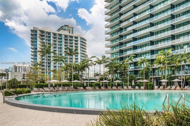 Building Photo - 480 NE 31st St