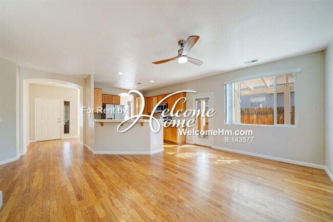 Building Photo - Beautiful Single Story Home In Double Diam...