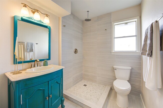 Building Photo - 1120 Mahlmann St