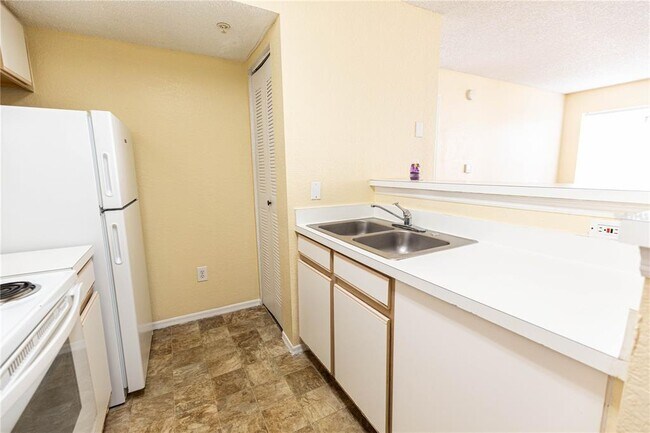 Building Photo - 2208 Antigua Pl