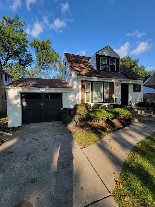 Building Photo - 7244 N Kilpatrick Ave