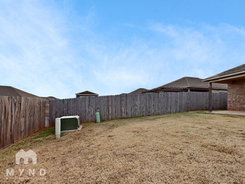 Building Photo - 2923 Russell Rd