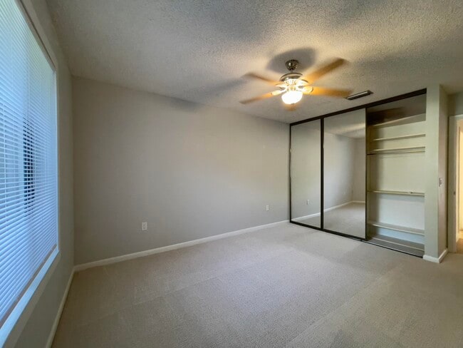 Building Photo - 208 E River Park Dr