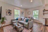 Building Photo - Beautiful 1 bed 1 bath apartment AVAILABLE NOW