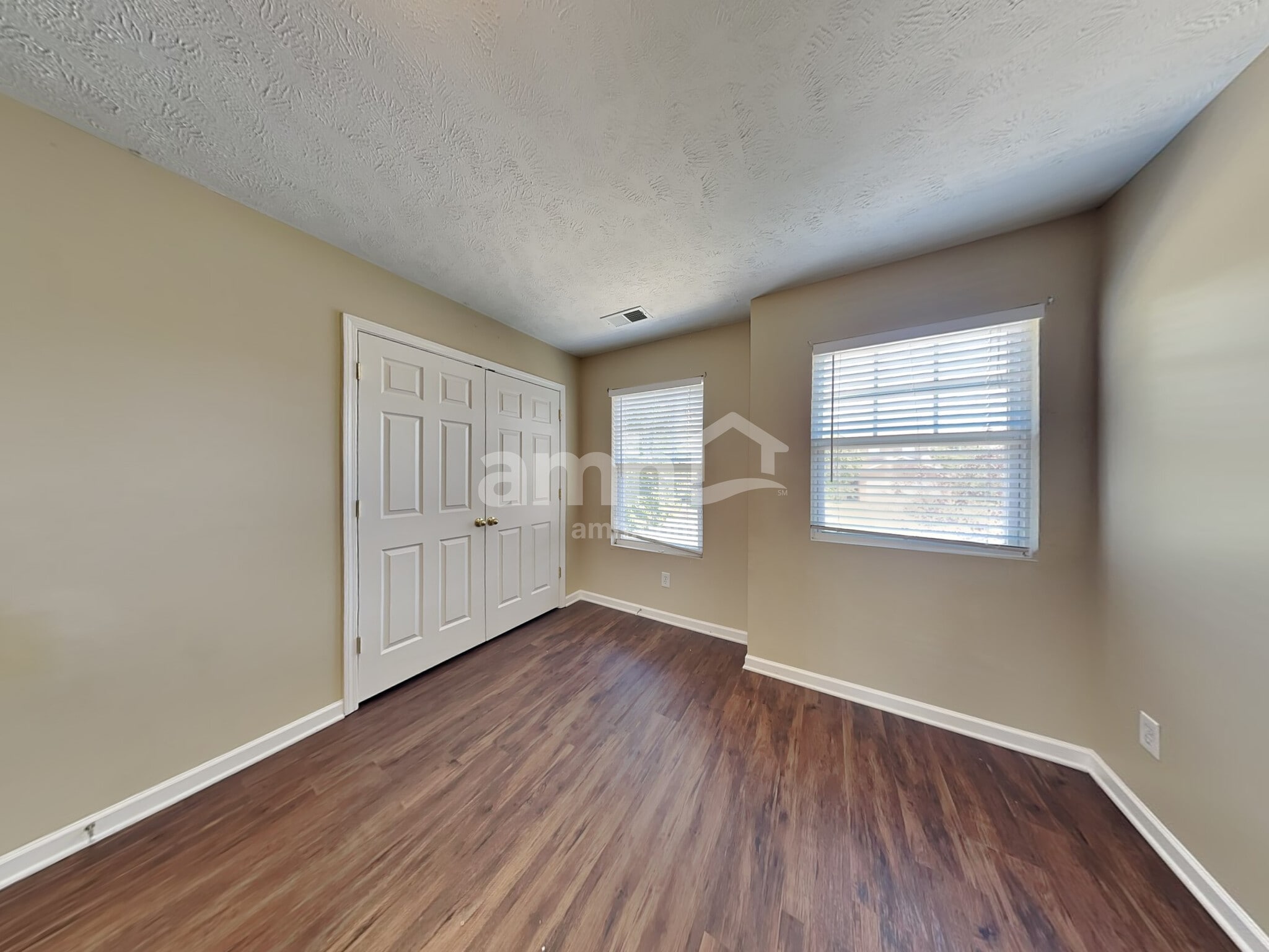 Building Photo - 2853 Park Knoll Dr