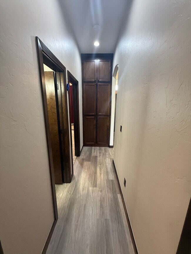 Building Photo - 3 bed plus office, Neighborhood amenities include a neighborhood pond, Pool and playground!