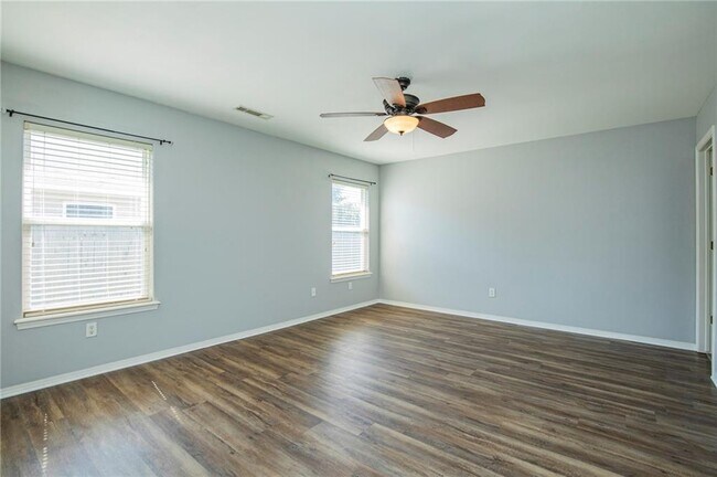 Building Photo - 6405 SW Meadow Well Ave