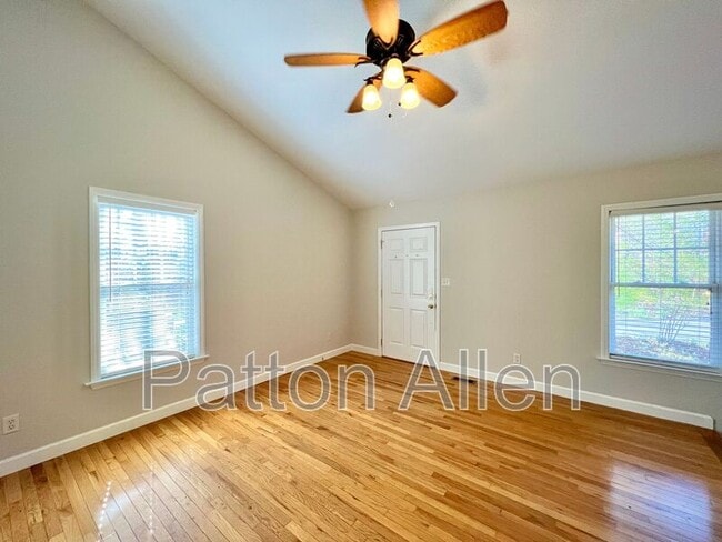 Building Photo - 430 Riverview Dr