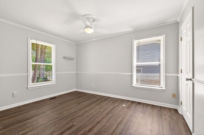 Building Photo - Charming Brick Ranch-Style Cul-de-Sac Home in Garner!