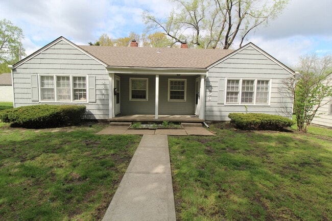 Primary Photo - December FREE On This 1 Bedroom 1 Bath Duplex in Navy Hill Area in Olathe