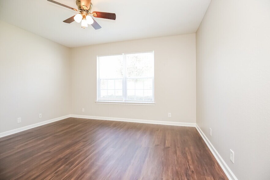 Building Photo - 7375 Ole Nottingham Dr