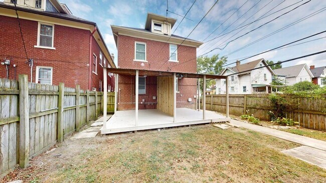 Building Photo - 978 1/2 Linwood Ave