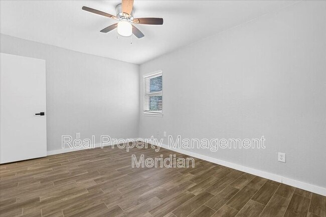 Building Photo - 8725 Irongate Dr