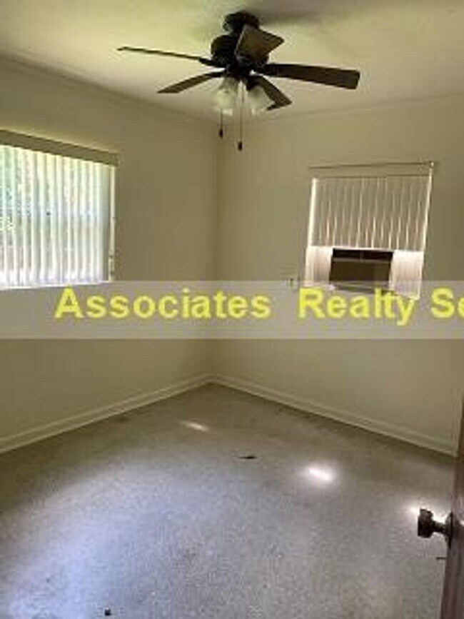 Building Photo - Hide Away in the City