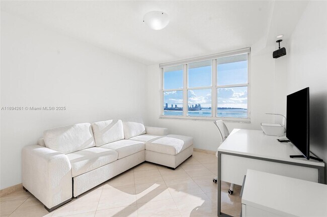Building Photo - 800 Claughton Island Dr