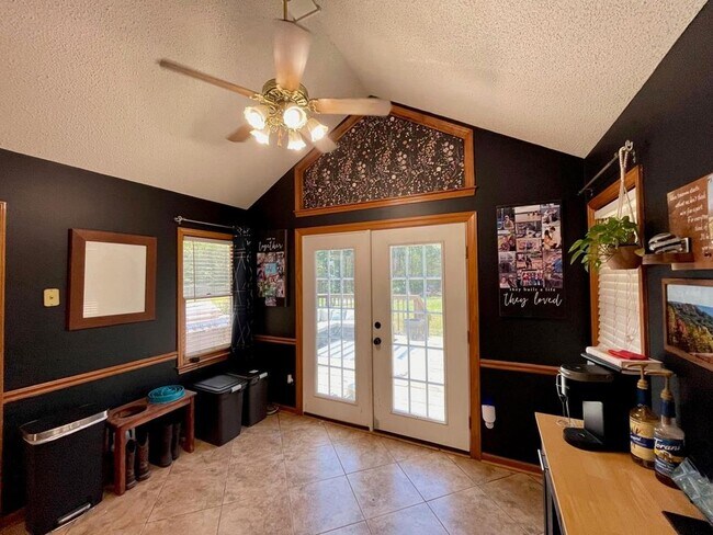 Building Photo - 350 Katydid St