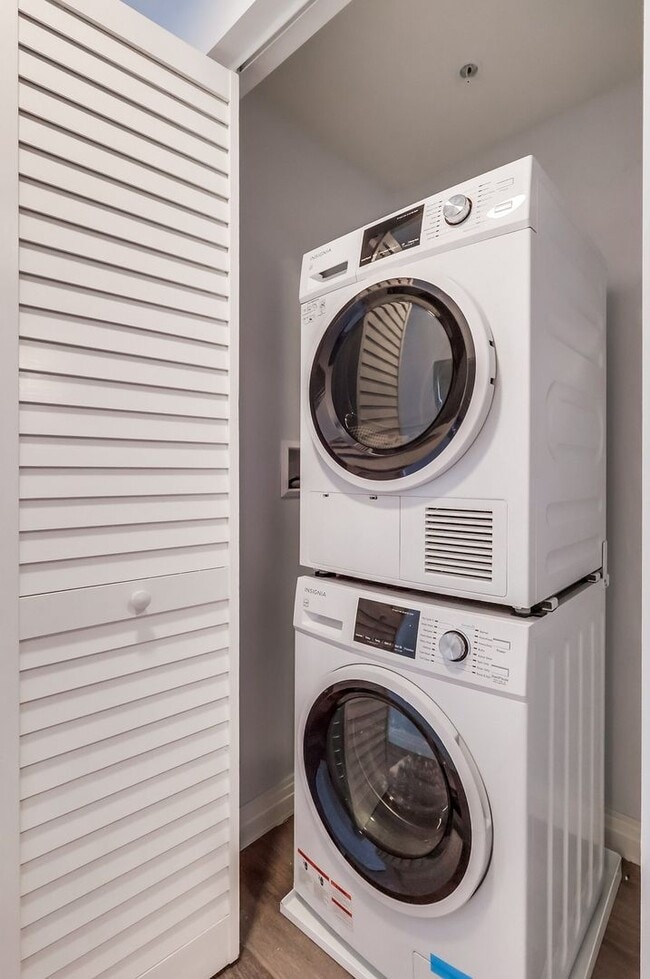 Building Photo - Brand New Lofts w/City Views and In Unit Washer & Dryer Call Today!