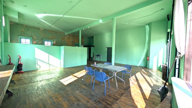 Building Photo - 708 W 26th St