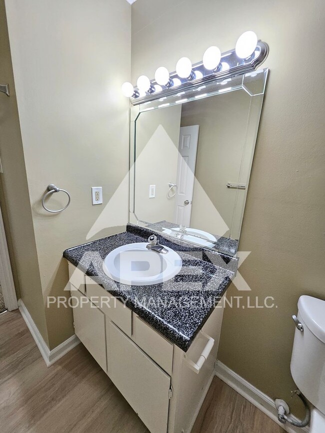 Building Photo - MOVE-IN SPECIAL, $1 RENT!! - Nice 2Bd - 1.5 Ba. Town House in West Knox off Cedar Bluff!