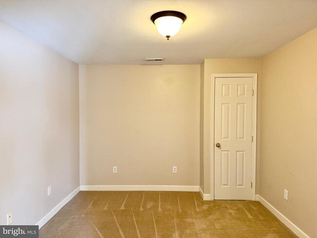 Building Photo - 31 Willowmere Ct