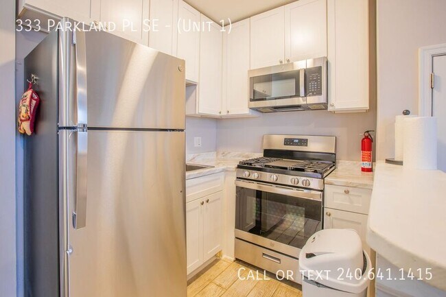 Building Photo - 333 Parkland Pl SE