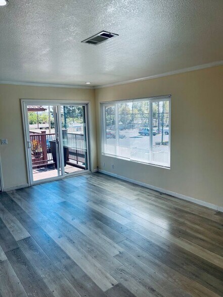 Building Photo - 1129 N Barston Ave