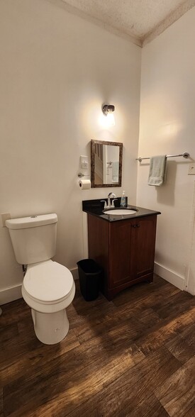 Building Photo - 8410 Brush St