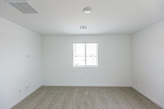 Building Photo - Brand New Home