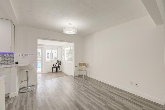 Building Photo - 638 SW 5th Ave