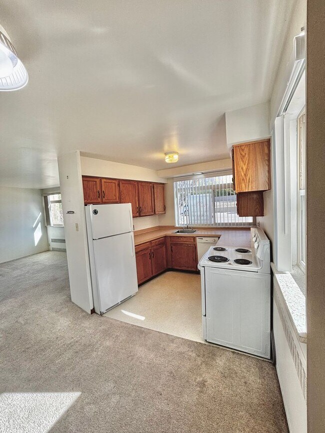 Building Photo - 1221 Illinois St