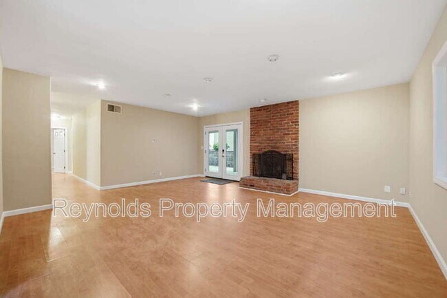 Building Photo - 9002 Watson Pl