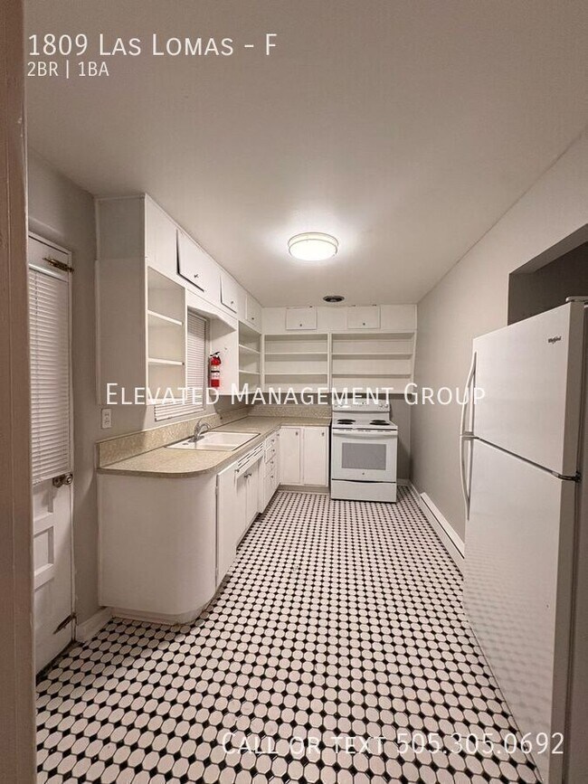 Building Photo - 1809 Las Lomas Rd NE