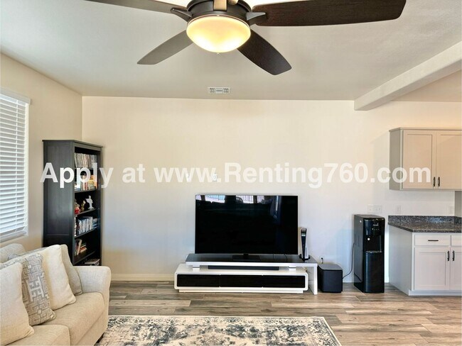 Building Photo - Newer 4 Bedroom 3 Bathroom Home With Solar...