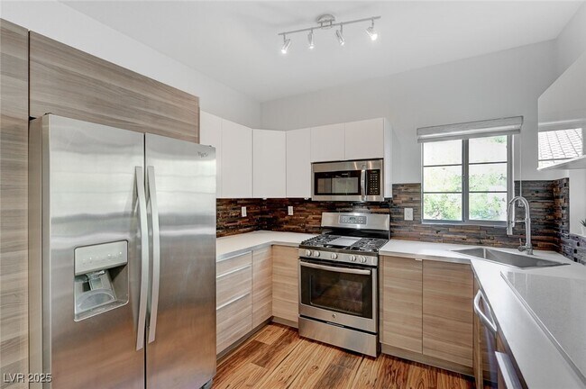 Building Photo - 75 N Valle Verde Dr