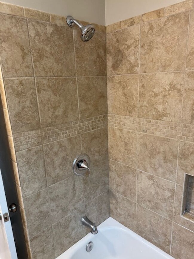 Building Photo - Newly Renovated 4 Bedroom 2 Bath home, wit...