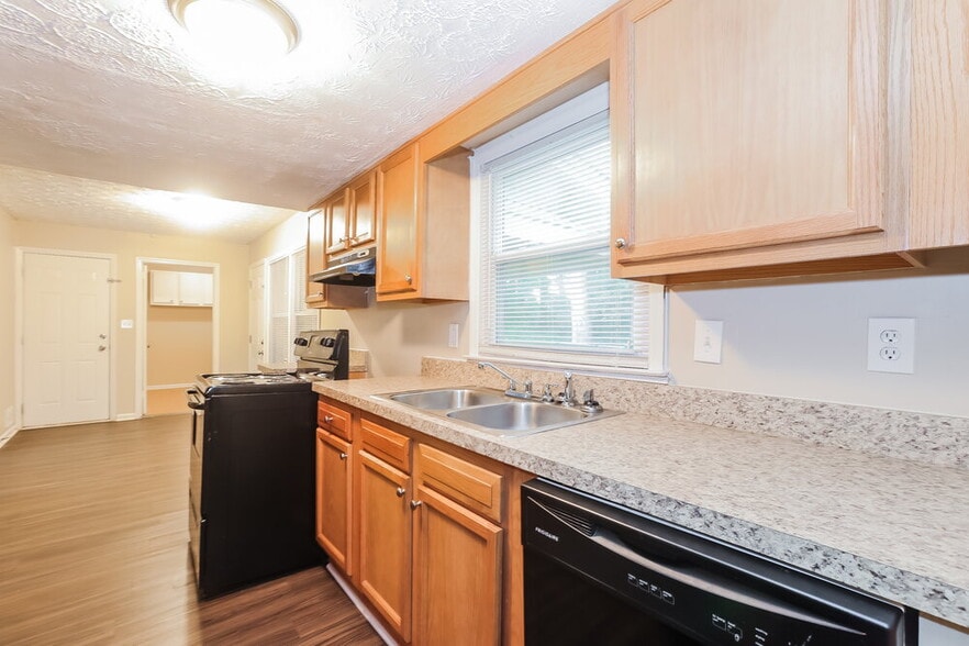 Building Photo - 3358 Creekway Dr