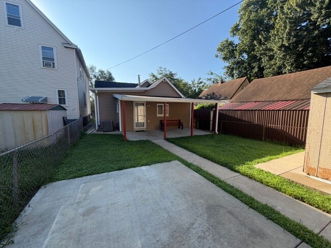 Building Photo - 2535 NE Monroe St