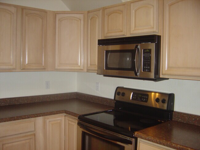 built in microwave - 4147 Outlook Blvd