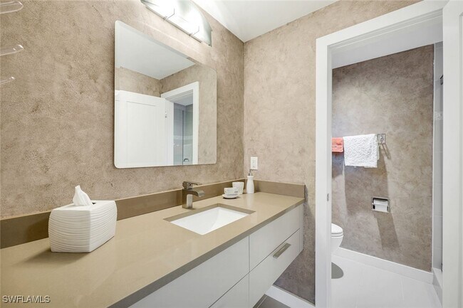 Building Photo - 2211 Gulf Shore Blvd N