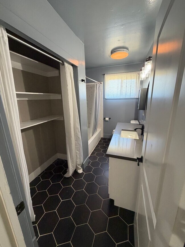 Building Photo - 3 Bedroom | 2 Bathroom | Single family home in Golf Course Terrace